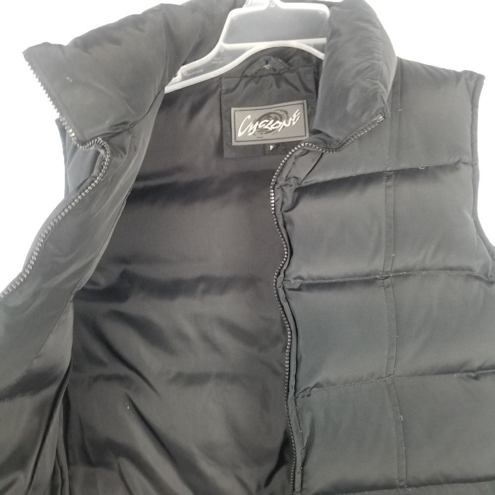 Black Cyclone puffer vest. Size M - Picture 9 of 15